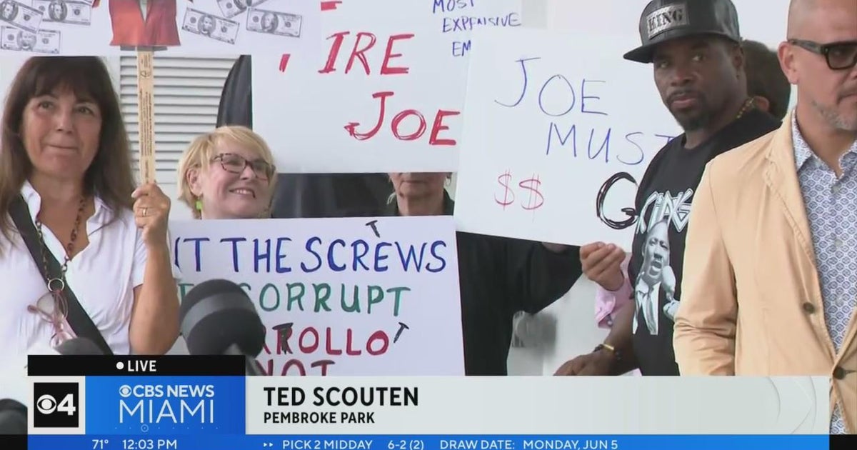 Citizens, group leaders phone for Miami Commissioner Joe Carollo’s ouster