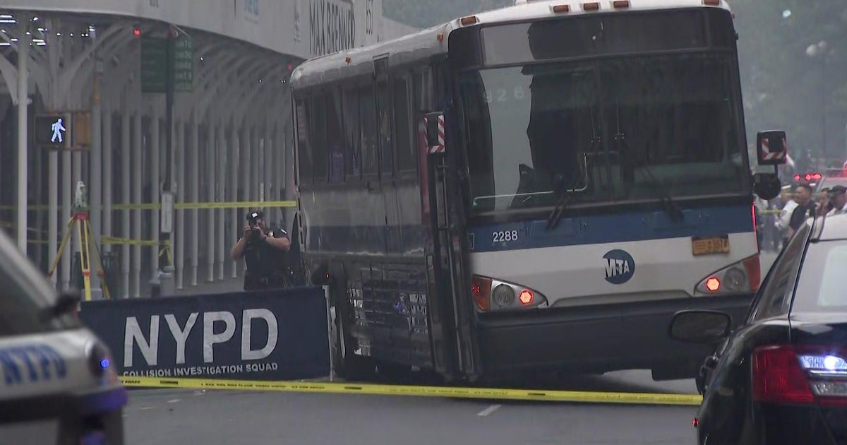 Woman struck by MTA bus, killed in Union Square - CBS New York