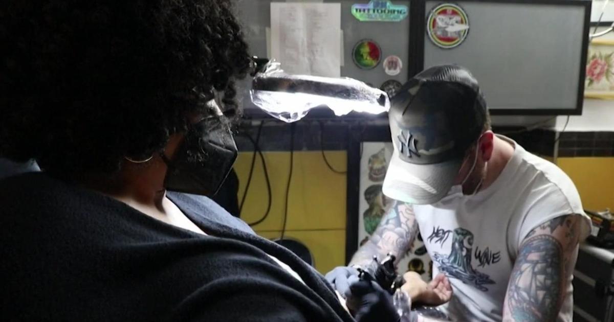 Sorry Mom Getting Lots Of Tattoos Could Have A Surprising Health Benefit   HuffPost Weird News