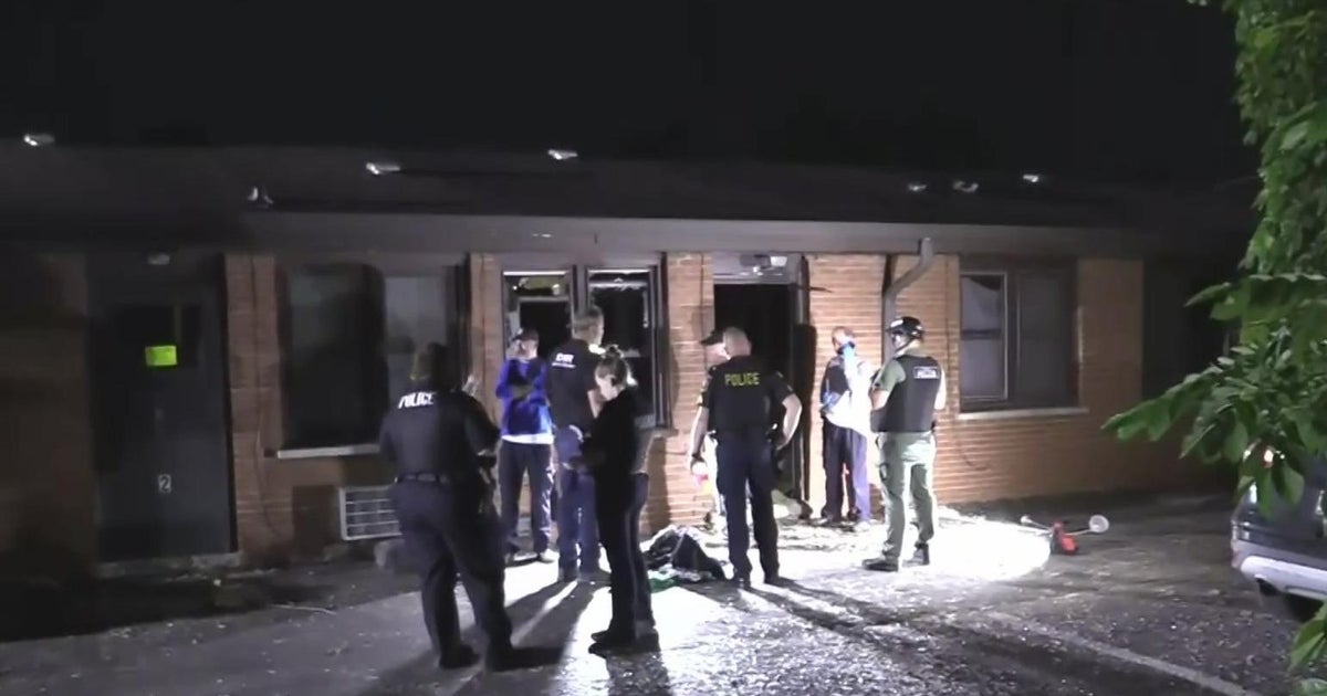 Residents evacuated, 2 injured after apartment complex explosion in Oak ...