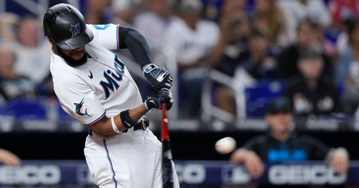 Marlins defeat Royals 6-1