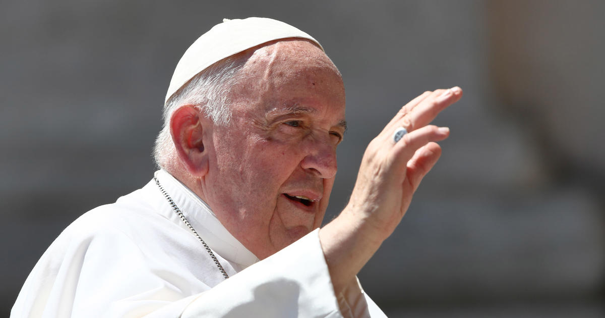Pope Francis surgery completed "without complications," pontiff working from hospital during recovery