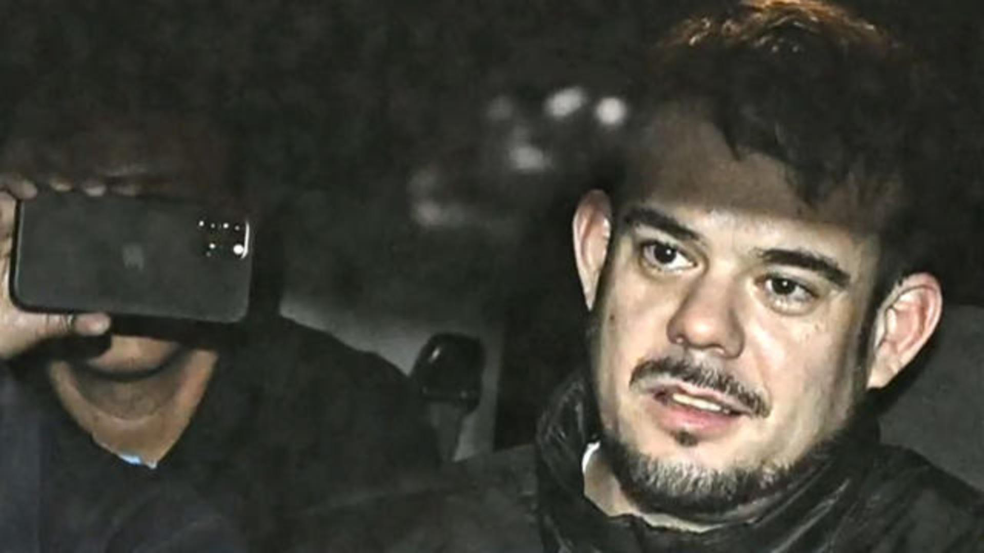 Joran van der Sloot arrives in U.S. to face extortion charges - CBS News