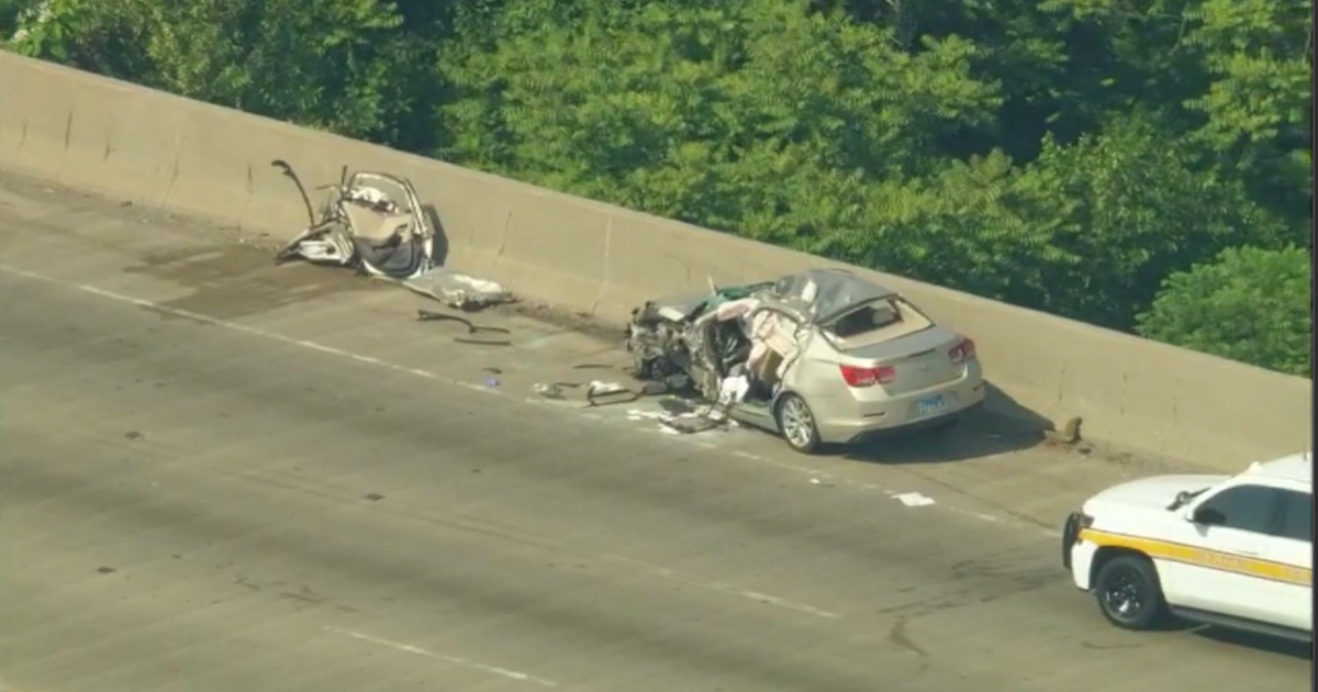 Chicago car crash today: Surveillance camera captures moments before car  split in half after 59th and Pulaski collision - ABC7 Chicago