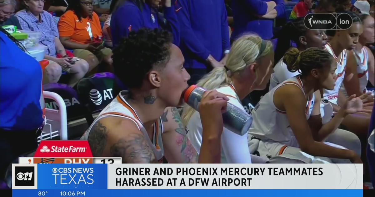 Brittney Griner Teammates Allegedly Harassed At Dfw Airport Cbs Texas