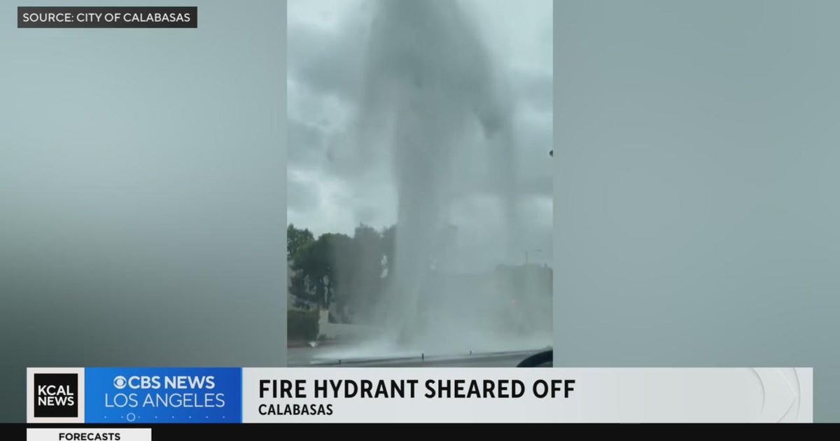 Crash causes sheared fire hydrant in Calabasas CBS Los Angeles
