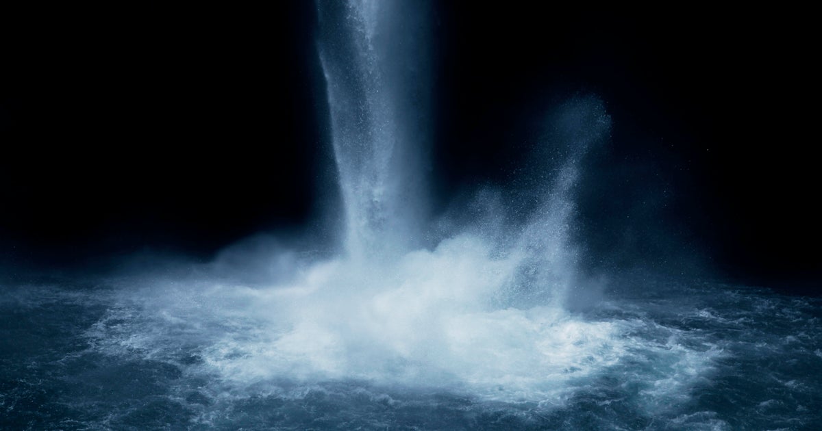 California woman falls to her death while trying to rescue teen girl(01)