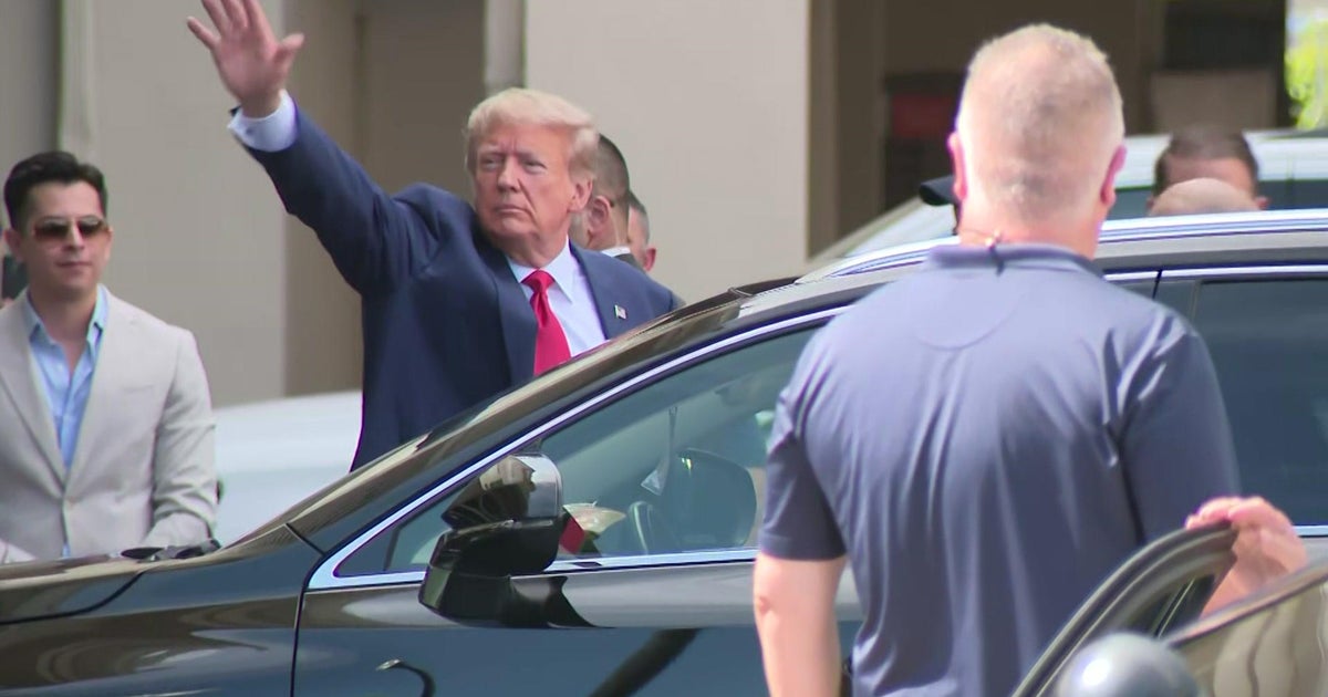 Trump delights supporters by halting at Versailles in Minimal Havana
