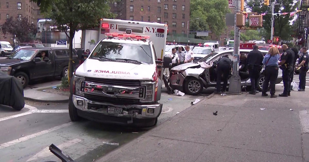 3 injured, 1 seriously, in East Harlem car crash CBS New York