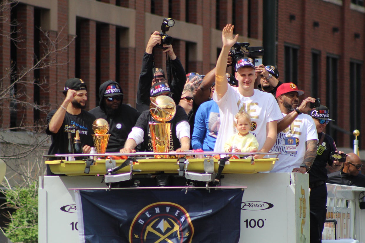 nikola-jokic-trophy-daughter.jpg 