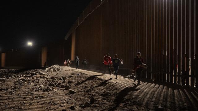 cbsn-fusion-400k-migrants-denied-u-s-legal-status-thumbnail-2051288-640x360.jpg 