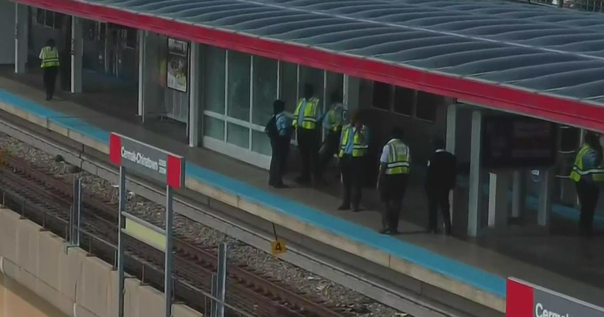One hospitalized after CTA Red Line shooting; suspect in custody - CBS ...