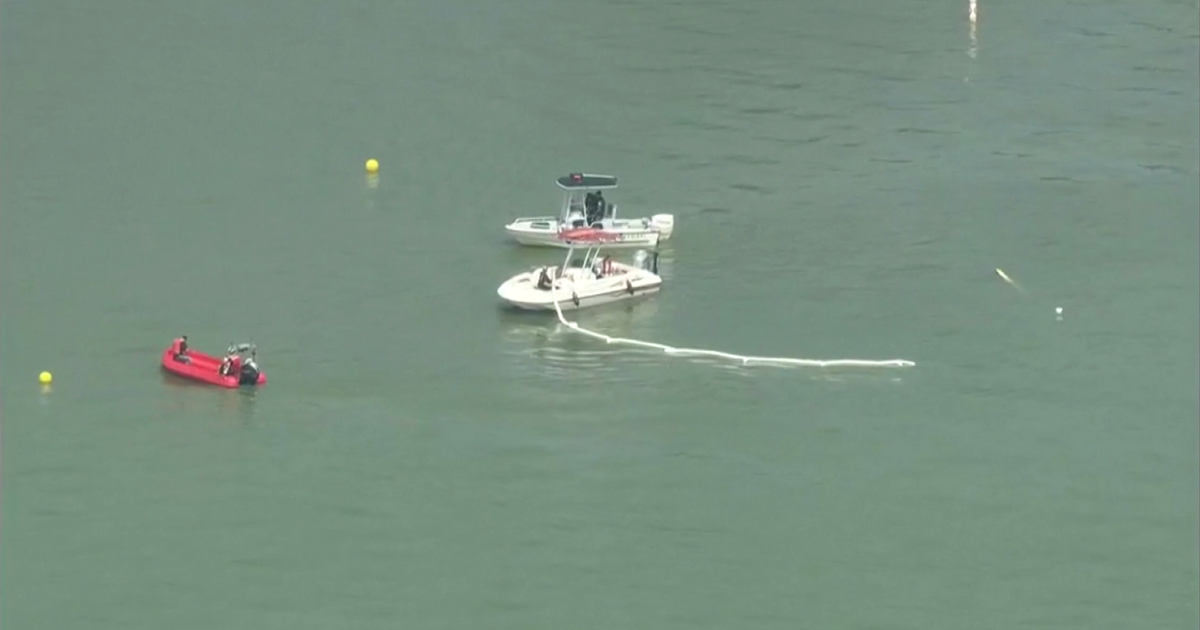 Helicopter crash-lands in water in Cedar Lake, Indiana