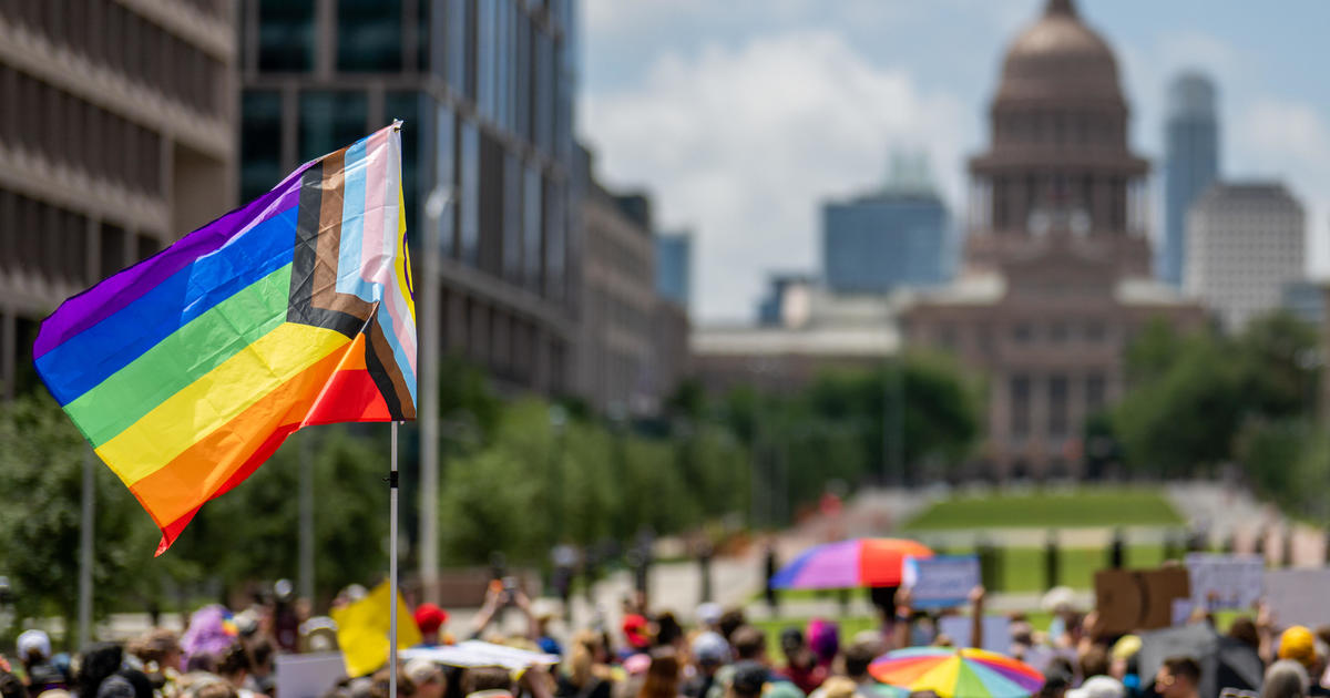 Juez de Texas bloquea la próxima prohibición estatal de atención médica de afirmación de género para menores