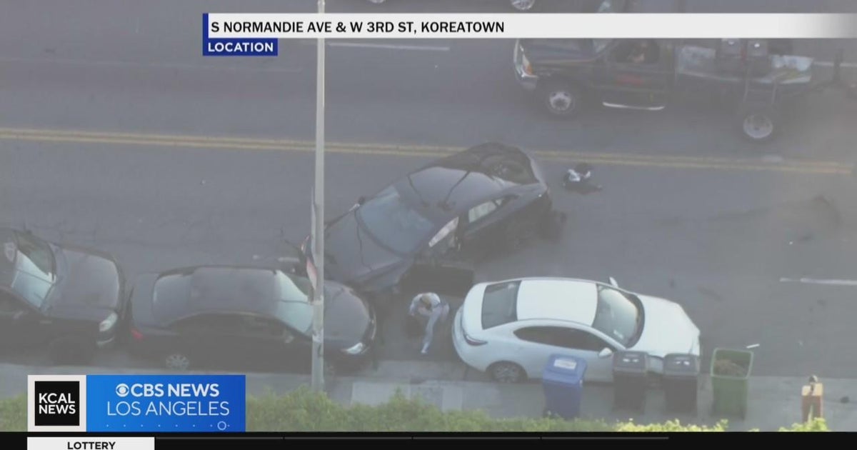 Pursuit suspect crashes into another car in Koreatown - CBS Los Angeles