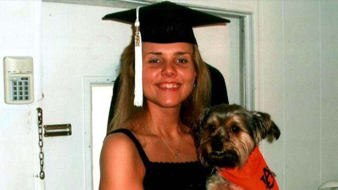 Lori Ann Slesinski murder Disappearance of Alabama college grad tied to Rick Ennis, man who killed parents as a picture