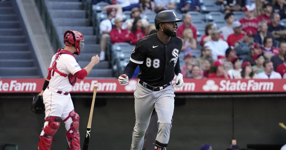 Zavala homers twice, drives in 4 runs as the White Sox beat the Angels 11-5  - CBS Los Angeles