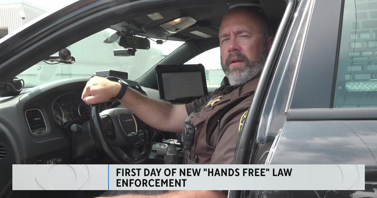 Michigan begins enforcement of new handsfree driving law CBS Detroit