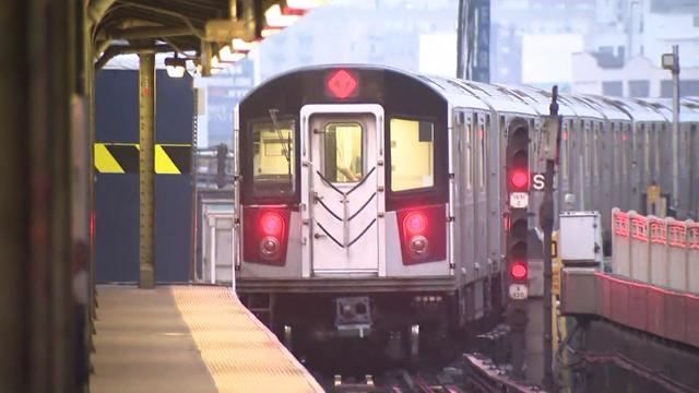 A 7 train leaves Queensboro Plaza station. 