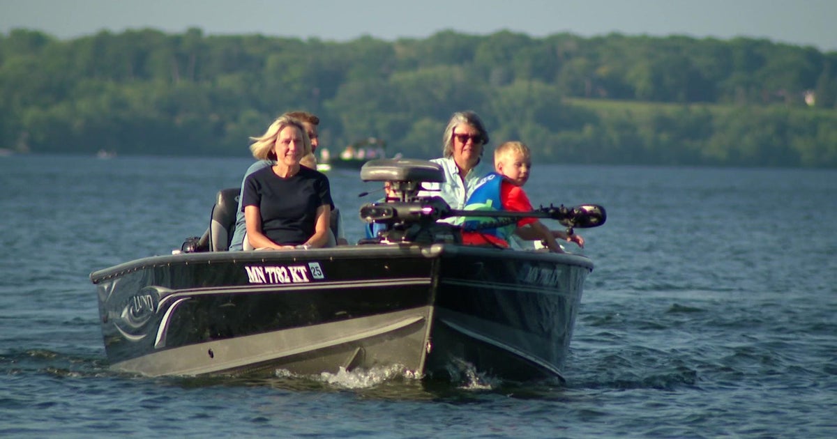 Family with mom battling stage 4 cancer makes offer on couple's boat, leading to generosity, friendship - Vimarsana News