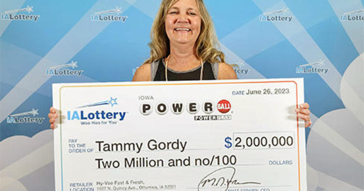 Iowa woman wins  million Powerball prize years after tornado destroyed her house