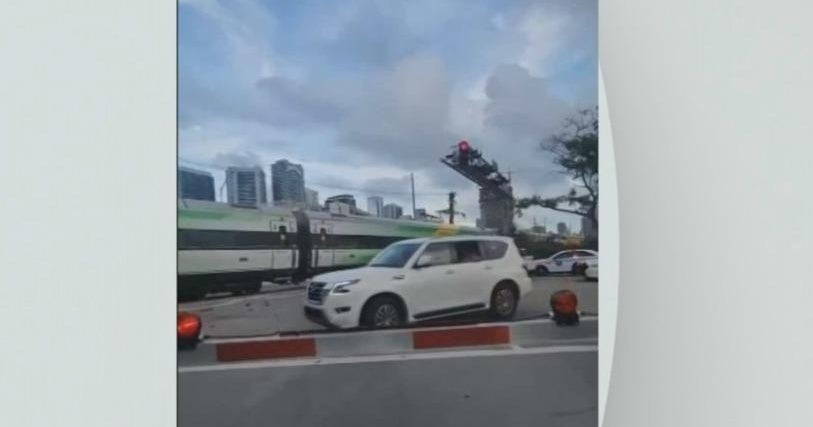 Driver ignores warning lights, collides with Miami Brightline teach Driver ignores warning lights, collides with Miami Brightline teach