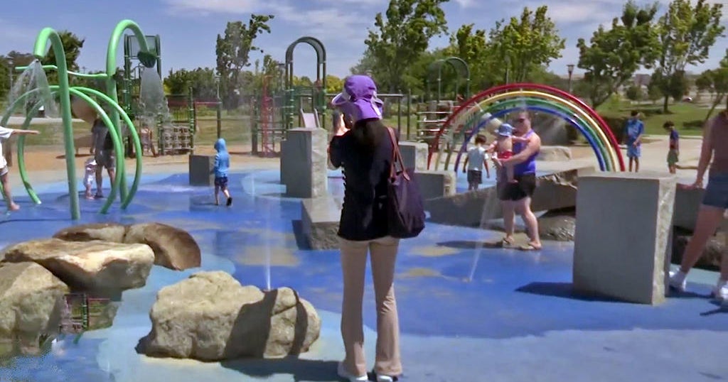 East Bay residents make a splash to beat the heat - CBS San Francisco