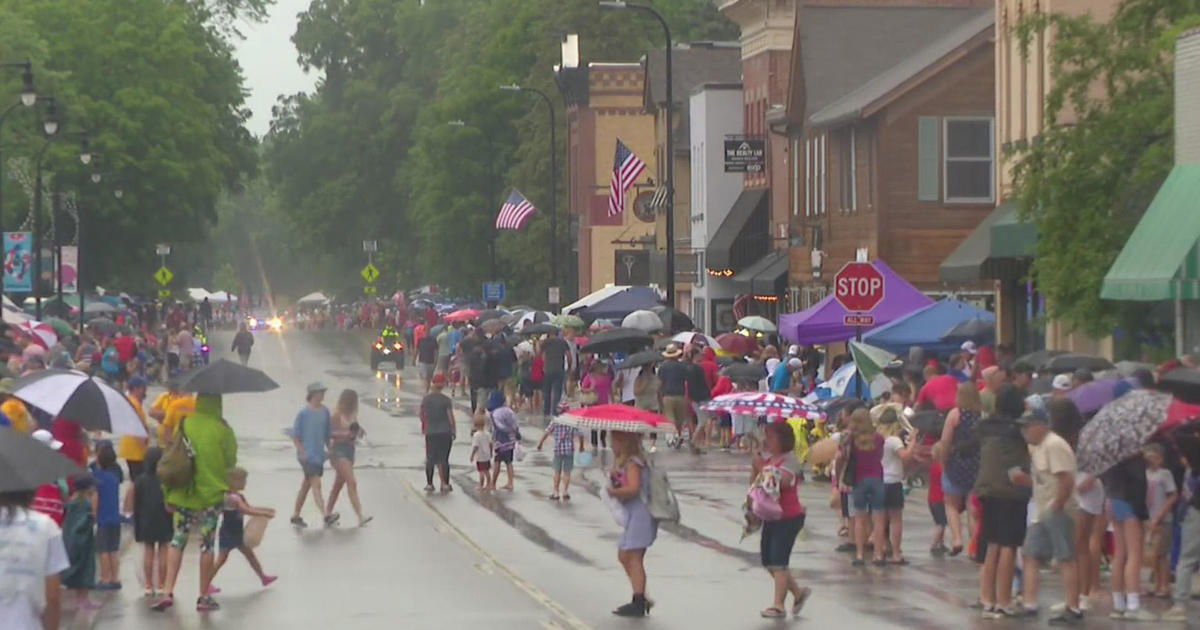 Fourth of July parade-goers undeterred by storms in Delano