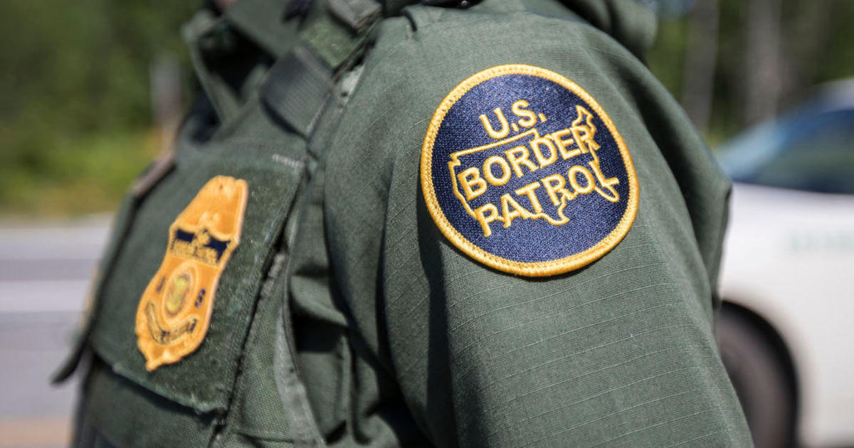 Бивш агент на граничния патрул е обвинен в искане на подкуп от 5000 долара от мигрант