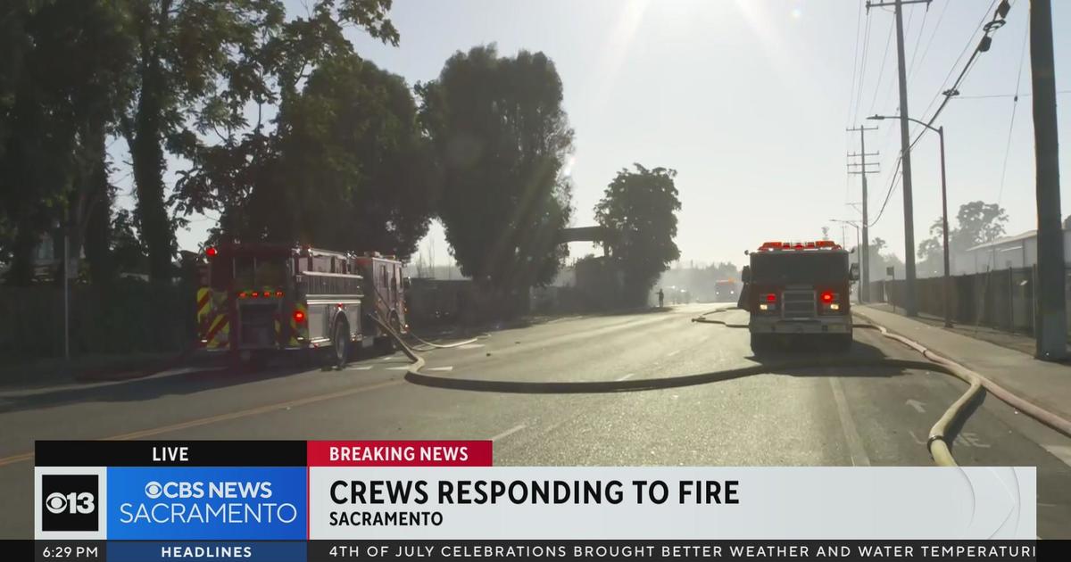 Crews put out fire at recycling plant in Sacramento - CBS Sacramento