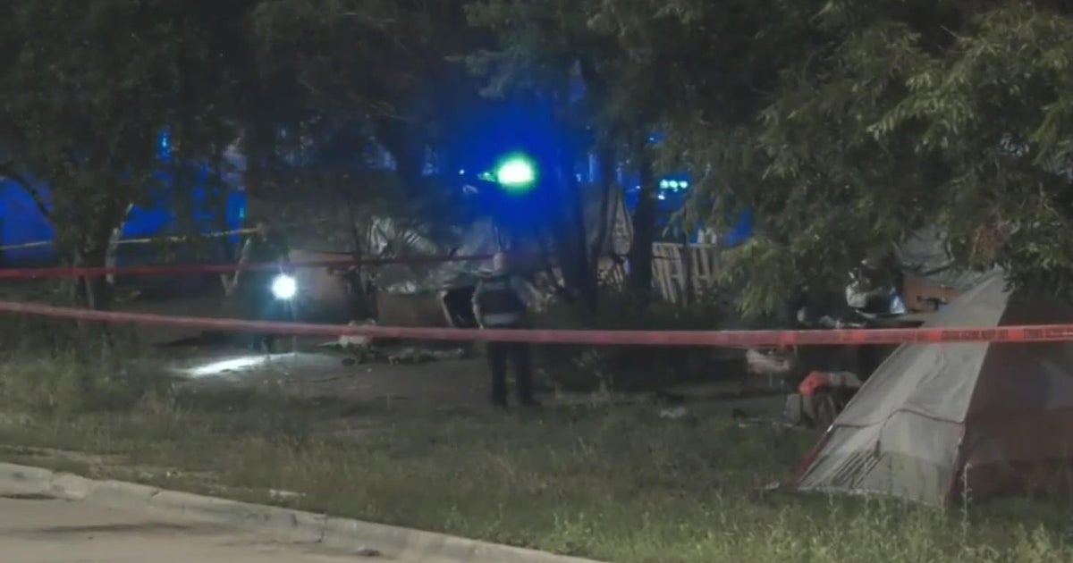 1 man dead, another hurt near homeless encampment in South Loop - CBS ...