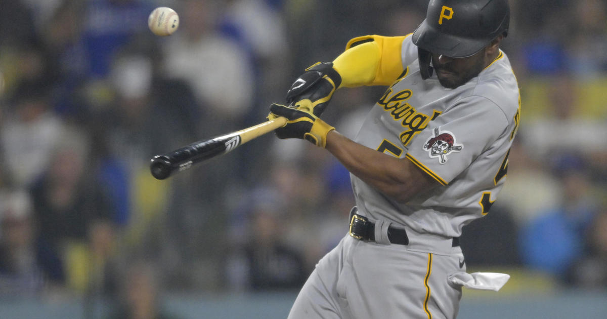 Palacios delivers a clutch double in the 9th as the Pirates rally past the Dodgers 9-7