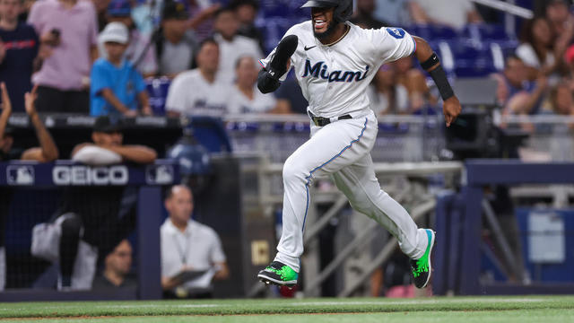 Gurriel scores from first on error in ninth to give Marlins a 10-9
