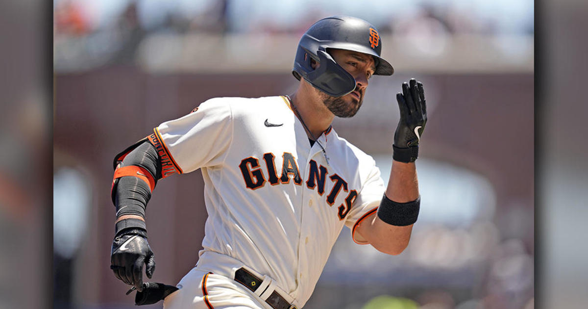 Giants Hit 5 Homers to Snap 8-Game Losing Streak Against