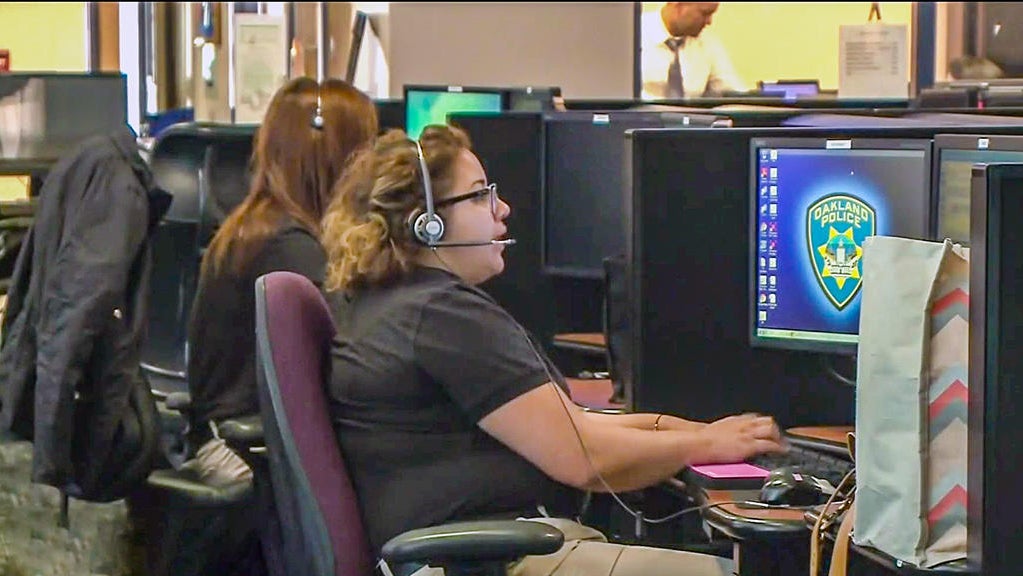 Oakland 911 computer dispatch system fails for a 2nd day - CBS San ...