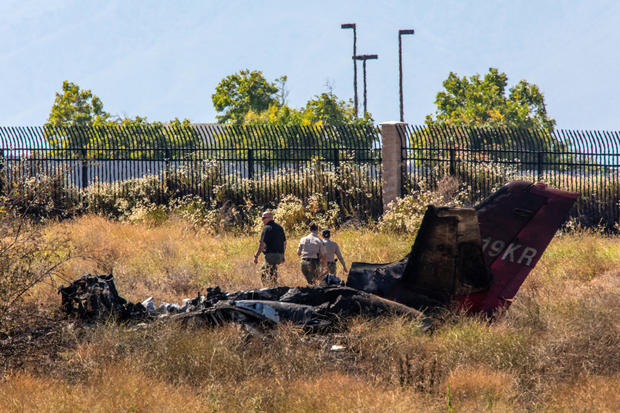 6 killed in small plane crash in Southern California 