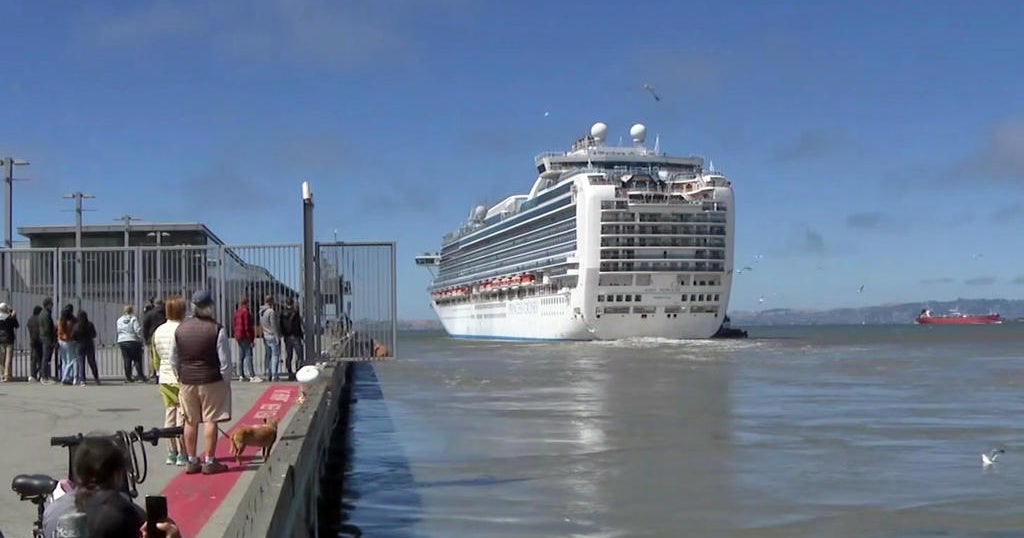 Update: De Ruby Princess vertrekt uit San Francisco na het herstellen van de schade van een aanvaring aan de kade