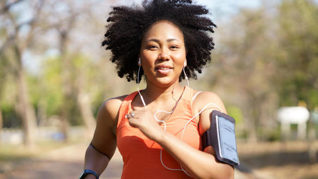 Young woman running exercise wearing heartbeat monitoring and smart watch 