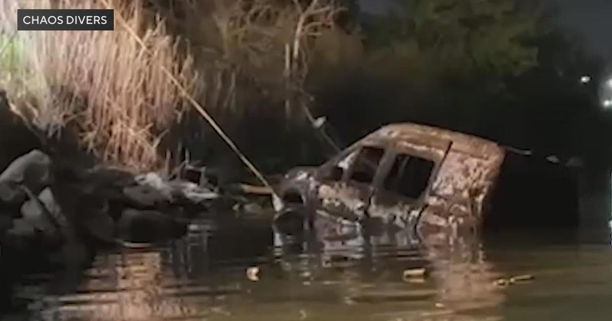 Divers say they found body of man missing 11 months at bottom of Chicago river