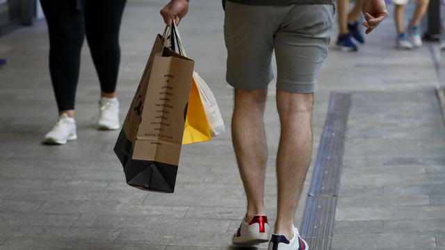 US Retail Sales Unexpectedly Rise In Sign Of Consumer Resilience 
