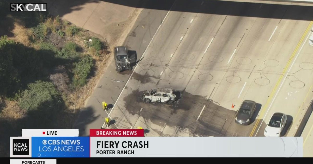 Lanes closed on 118 freeway in Porter Ranch due to fiery multi-car crash - CBS Los Angeles
