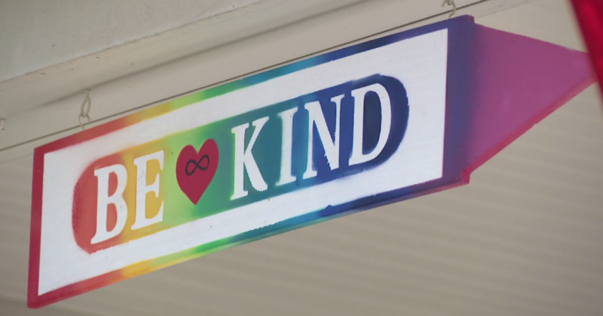 Maryland couple spreads kindness one sign at a time: ‘Sometimes, you just need a reminder’