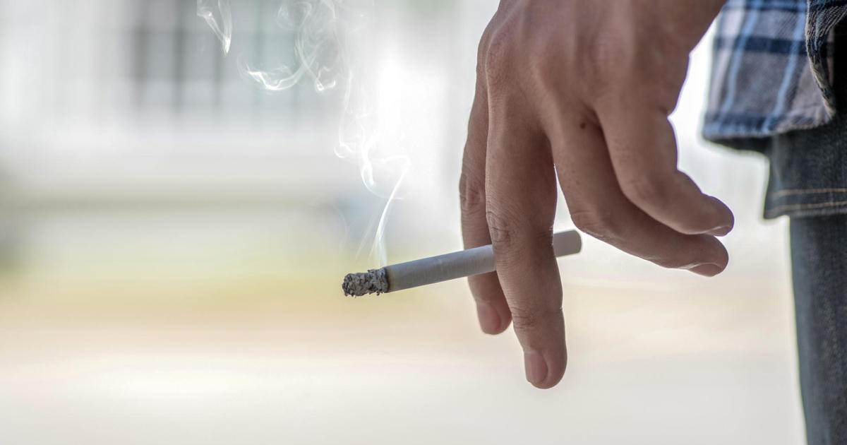 Законодателите на Обединеното кралство подкрепят законопроекта срещу тютюнопушенето, като се приближават стъпка по-близо до бъдеща забрана на всички продажби на тютюн
