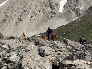 grizzly-d-fatal-hiker-2-alpine-rescue-team.jpg 