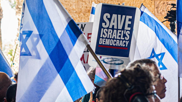 Historian Yuval Noah Harari warns of dictatorship in Israel