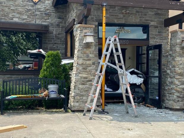 SUV into Longhorn Steakhouse 