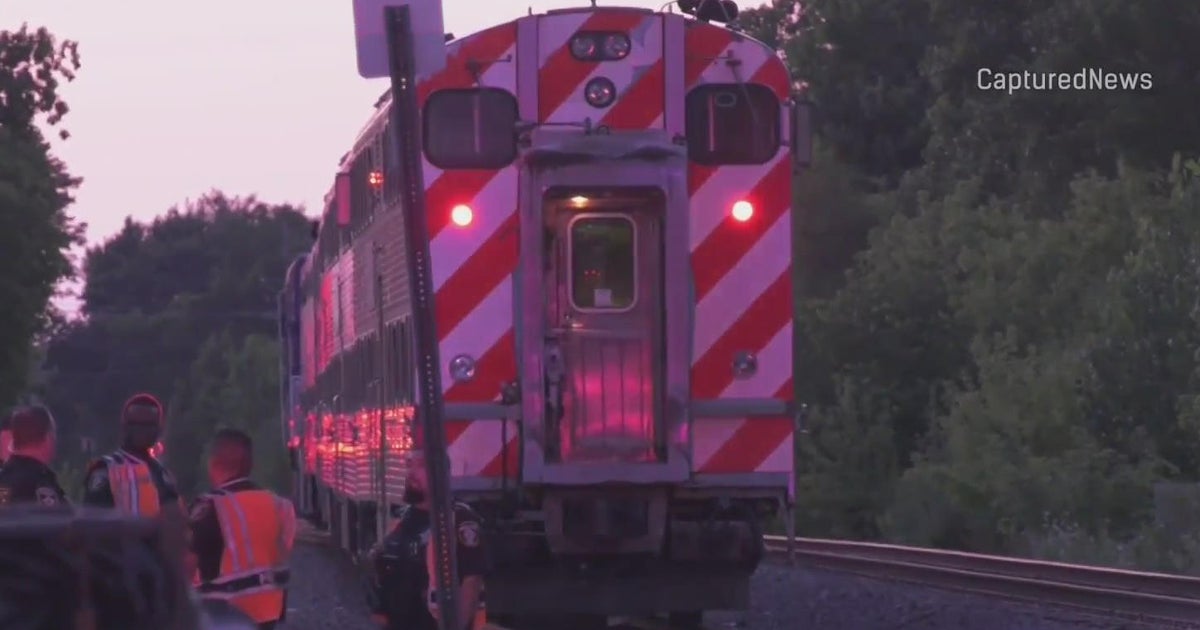 Pedestrian hit, killed by Metra train in Grayslake - CBS Chicago