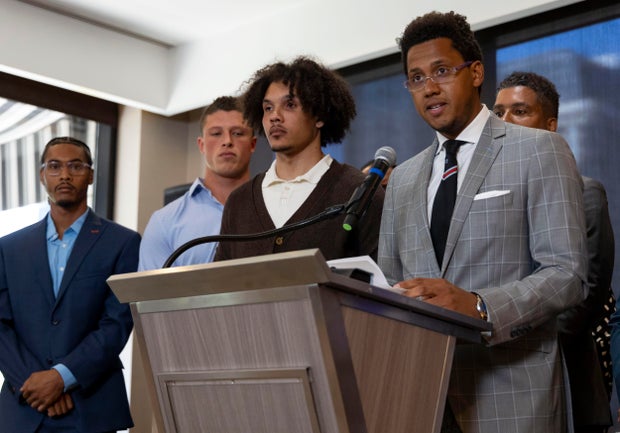 SPORTS-COLUMN-FORMER-NORTHWESTERN-PLAYERS-SPEAK-1-TB