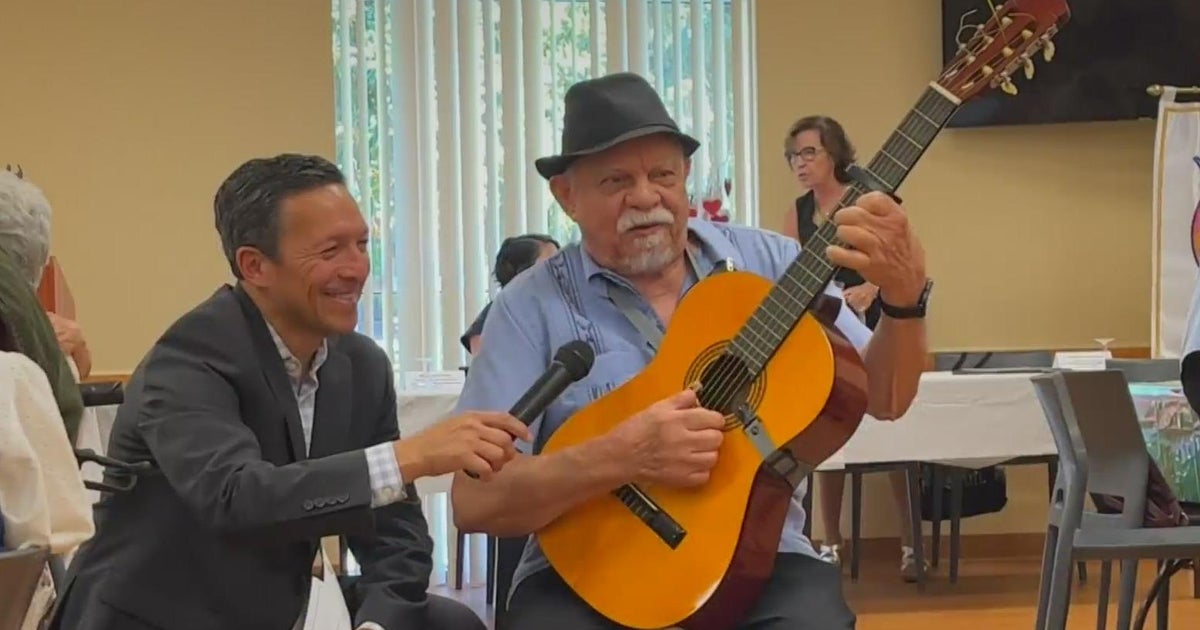 Senior group Manitos celebrates 25 years, continues weekly Sacramento meetings