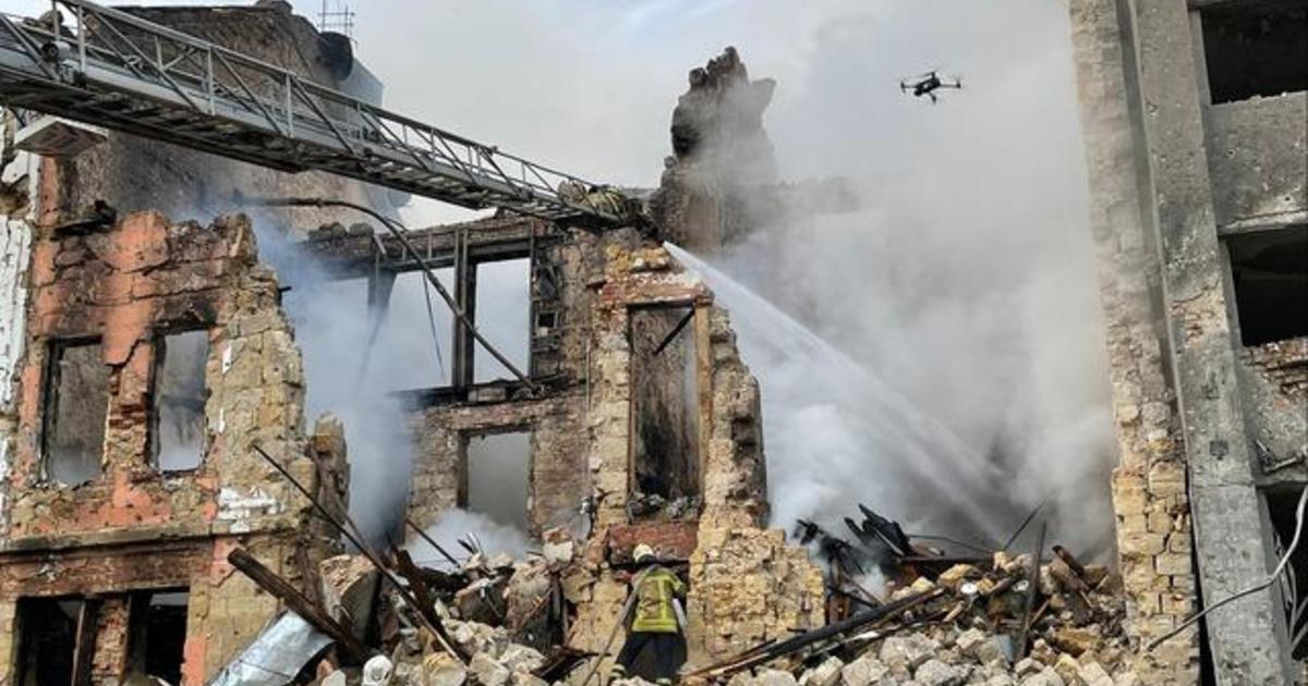 Russia Bombards Ukrainian Port Cities, Threatening Grain Exports - CBS News